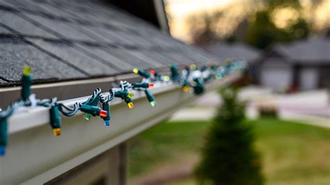 4 Easy Tips For Hanging Christmas Lights Without Damaging Your Roof