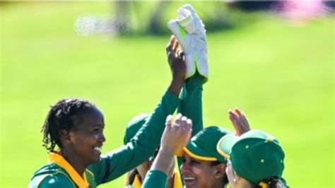 Women S Cricket World Cup दक्षिण अफ्रीका ने बांग्लादेश को हराकर जीत से खोला खाता Ayabonga