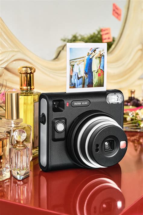 The Instax Sq40 Shoots Square Film With Retro Style Popular Photography