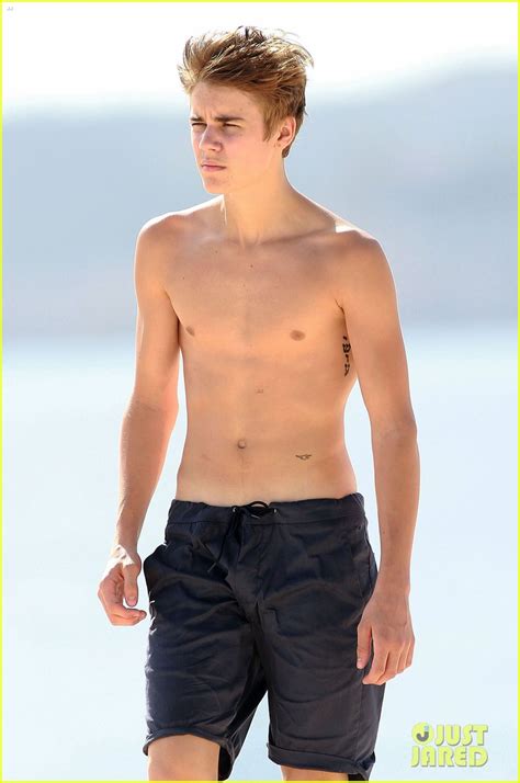 Justin Bieber Shirtless In Cabo With Selena Gomez Photo 2615492