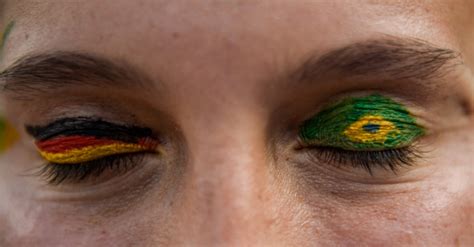 Foto De Olho Com A Bandeira Do Brasil Sobre Os Olhos