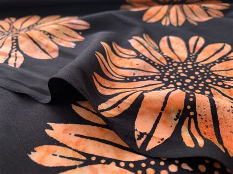 Rayon Batiks By Mirah Bold Daisies Persimmon Stonemountain