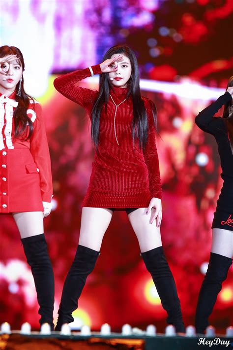 Really sorry for the lag but many people are watching on the live stream and my connection is just average. This Red Dress Reveals Red Velvet Joy's Perfect Body Line ...