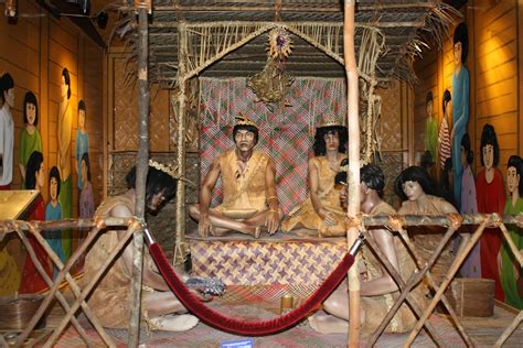 The orang asli museum showcases the history, customs and traditions of the indigenous inhabitants of the land. pinatbate alwan: MUZIUM ORANG ASLI