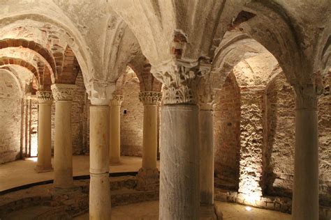 A(z) chiesa di santa maria assunta e cripta medievale helyre vonatkozó : Cripta e Museo di Sant'Anastasio ad Asti - Fidelity Viaggi