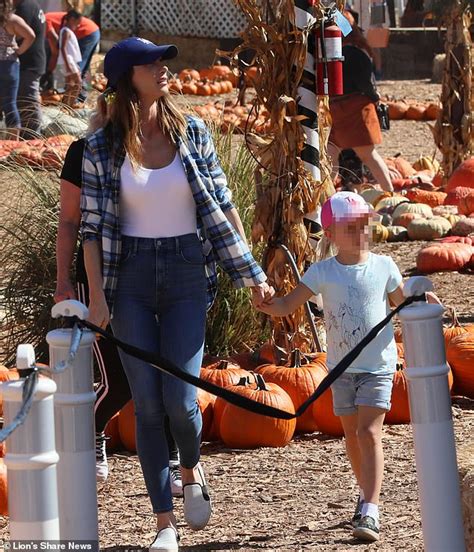Jeremy Renners Ex Sonni Pacheco Visits A Pumpkin Patch With Daughter