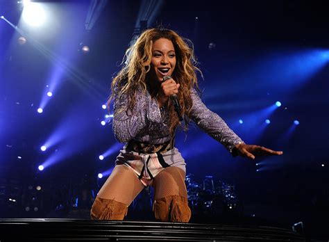 Watch Beyonce Pulled Off Stage By Aggressive Fan During Show In Brazil