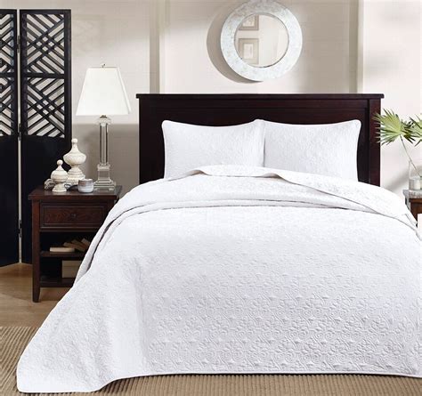 Would like to discover more details on bedding sets queen? WHITE MATELASSE 3pc Queen BEDSPREAD SET : COTTON FILL ...
