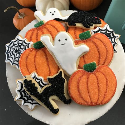 These cute cookies take a little bit more skill. Black and White Halloween Cookies - Bakers Brigade