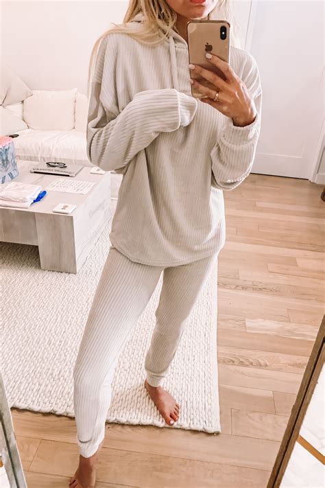The Most Comfortable Loungewear Outfit Ideas Work From Home Outfits Lounge Wea