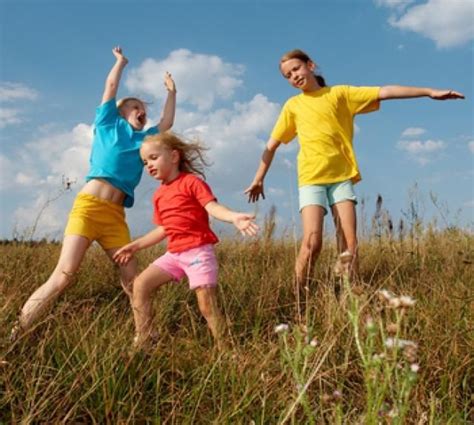 Easy And Classic Outdoor Games That Kids And Parents Love Outdoor