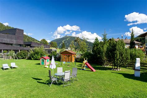 Purtroppo non è consentito portare all'interno della struttura cani più grandi oppure altri animali. Appartamenti Lercher Anna - vacanze a San Candido - Alto Adige