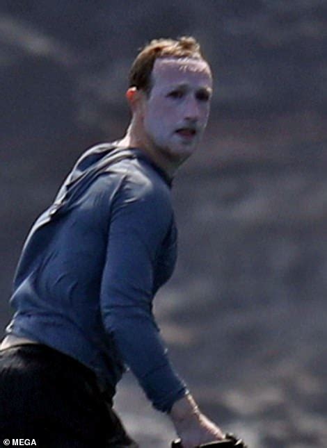 Mark Zuckerberg Covered In Sunscreen As He Surfs In Hawaii Daily Mail