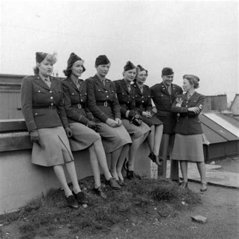 Women War Correspondents 1942 By David E Scherman Online Vintage Photojournalist Photographer