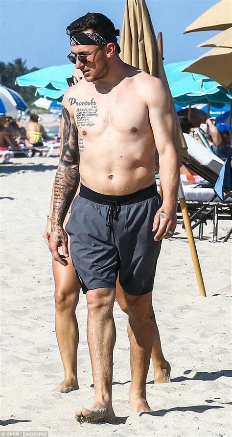 Johnny Manziels Fiance Bre Tiesi Shows Off Bikini Bod Daily Mail Online