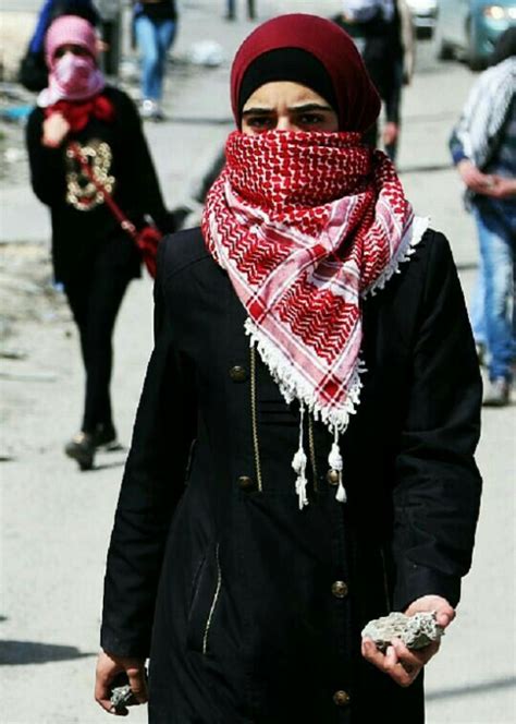 pin oleh 艾米 di فلسطين gaya model pakaian pejuang wanita wajah wanita