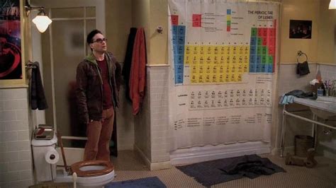 le rideau de douche tableau périodique des éléments dans the big bang theory s01e01 spotern