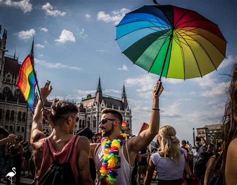 Számítani szombat délután a belvárosban a budapest pride felvonulás idején. Budapest Pride LMBTQ Fesztivál és Felvonulás 2019 - Humen ...