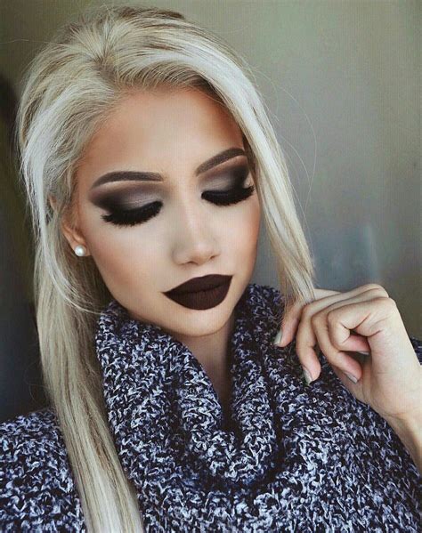 Amazing Makeup With Dark Lips And Smokey Eyes Smoky Eye Makeup Makeup Inspiration Dark Makeup