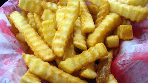 Have you ever made crinkle cut fries at home? Restaurant Drops Crinkle Cut Fries, Receives "Disturbing ...