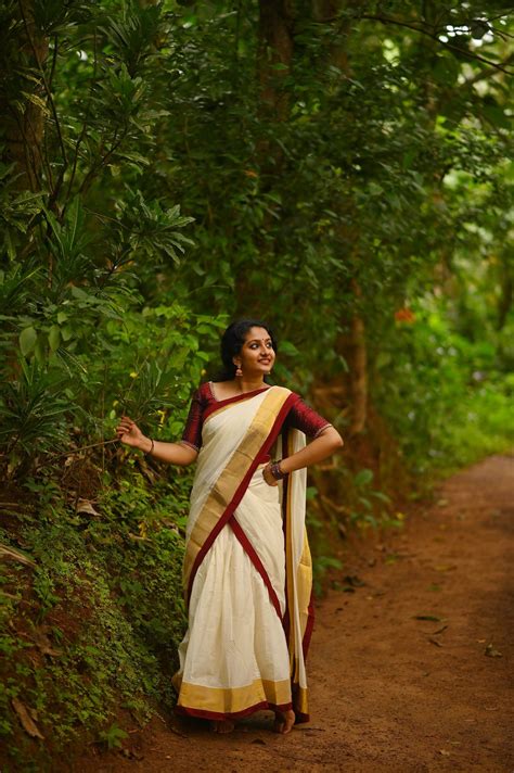 Midukki Dhavani Maroon Kerala Traditional Saree Set Saree Saree Photoshoot