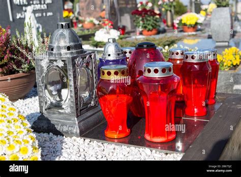 people remembering their loved ones who died Stock Photo - Alamy