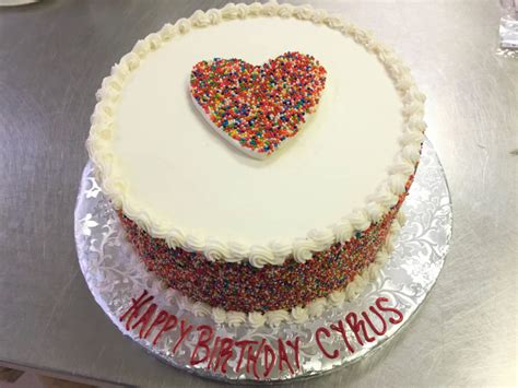 Those who bake know how important it is to give an outstanding finishing look to the cake. Men's Birthday Cakes - Nancy's Cake Designs
