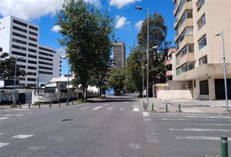 El estado de excepción autorizaba al presidente a disponer de las fuerzas armadas en las calles y a cerrar puertos, aeropuertos y pasos fronterizos, entre otros. Quito acatará el toque de queda dispuesto en el estado de ...