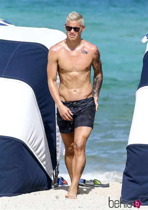 James rodriguez shots an average of 0.24 goals per game in club competitions. James Rodríguez luciendo torso - Torsos desnudos, los ...