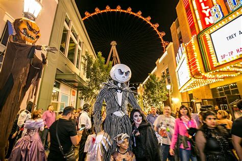 Halloween In Las Vegas At The Linq Promenade Las Vegas Halloween Halloween Event Las Vegas