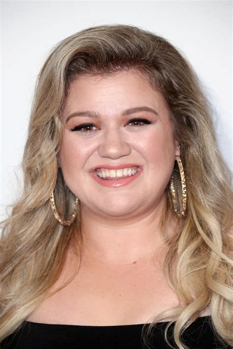 She rose to fame in 2002 after winning the first season of american idol, and has since been established as the. Kelly Clarkson lefogyott, de öngyilkos akart lenni - GLAMOUR