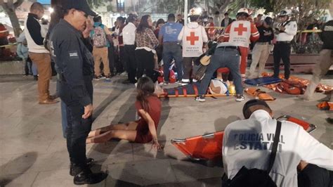 la jornada oaxaca 15 heridos tras colapsar gradas para desfile en centro histórico