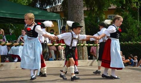 Schuhplattler German Folk Dance Oberammergau 7 Folk Dance Fashion Dance