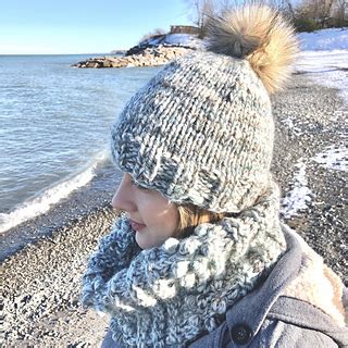 Ravelry Sea Glass Cowl Pattern By Mikkayla Halt