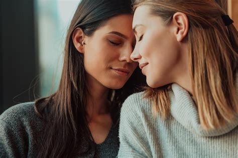 Diversas Chicas Lesbianas Pareja Abraz Ndose Retrato De Cerca Las