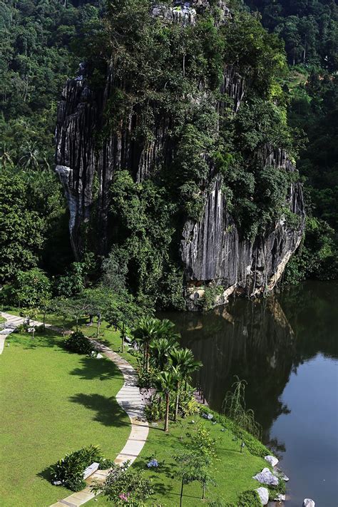 The gorgeous surroundings feature a lake, a large rock outcrop known as rock haven and a virgin jungle! Luxury lakeside living at The Haven: Ipoh, Malaysia | Posh ...