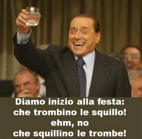 Berlusconi prend la parole et dit trois choses, toutes importantes. Meme divertenti sulla satira politica | ArounDesign