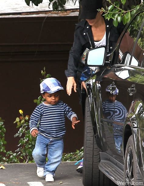 Sandra Bullock S Son Is A Little Dictator But Also Her Dream Man