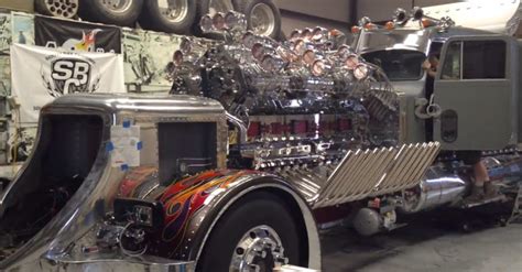 The Largest Semi Truck Engine Has 24 Valves And Makes The Most