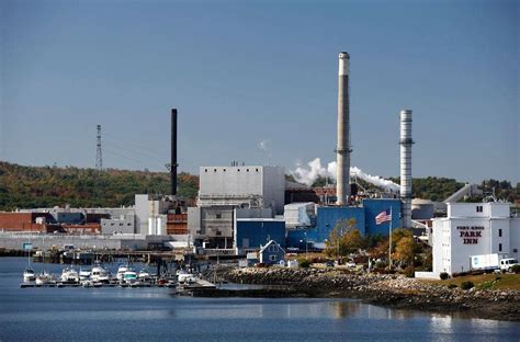 Workers Stunned By Announcement That Verso Paper Mill In Bucksport