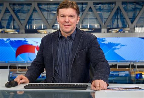Поменялись и ведущие, любимые зрителями той поры. «Первый канал» изменил формат программы «Время»