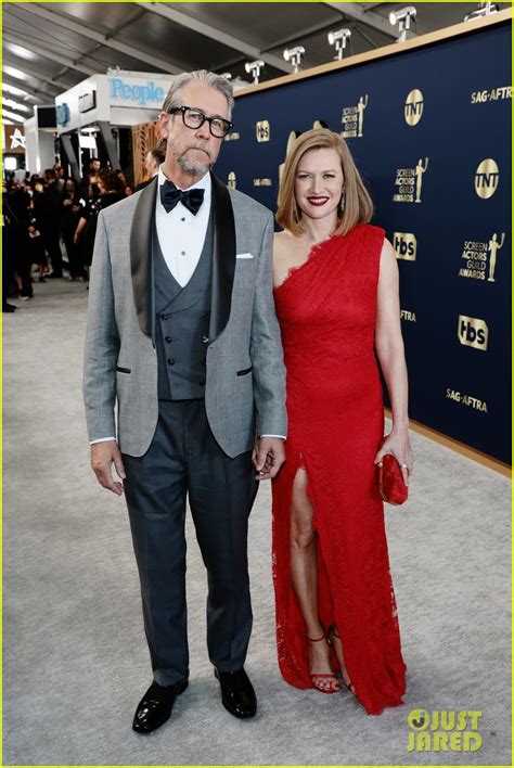 Successions Alan Ruck And Wife Mireille Enos Arrive For Sag Awards 2022