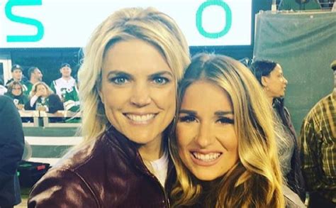 Nfl Sideline Reporter Melissa Stark Hit In Head By Football During Live