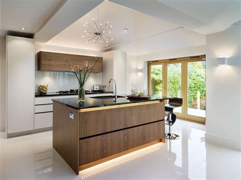 Roundhouse bespoke kitchen island in contemporary kitchen ...