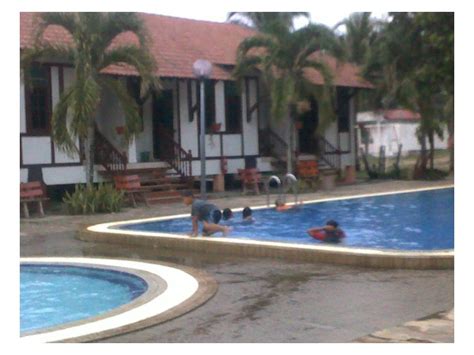 It is located about 30 km north of kuantan on peninsular malaysia's east coast. CT: PERCUTIAN DI CHERATING 1