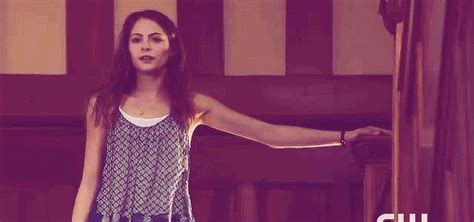 willa holland thea queen wiffle