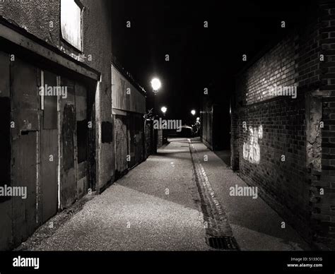 Seedy Alley Hi Res Stock Photography And Images Alamy