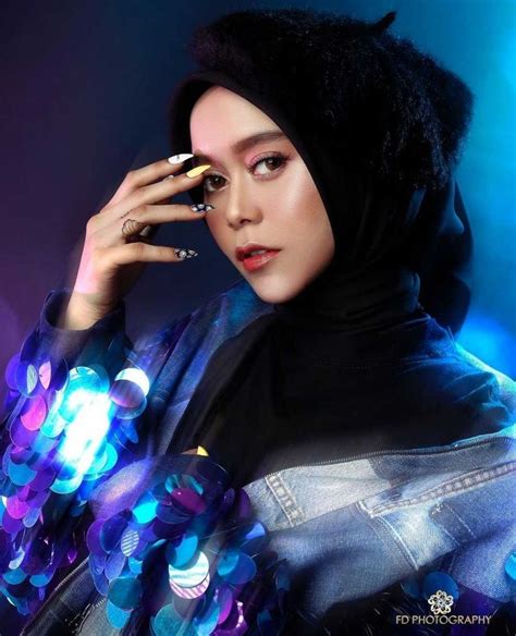 Photoshoot Penyanyi Dangdut Indonesia Dengan Berbagai Tema