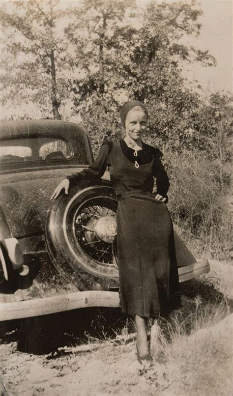 Rare Photos Of Bonnie Parker And Clyde Barrow And Friends Bonnie And
