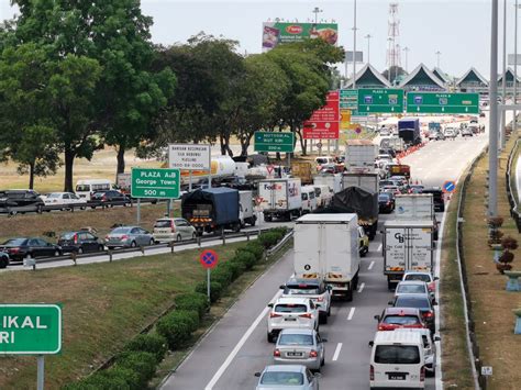 Massive Traffic Jam On Mainland Roads Heading Towards Penang Bridge